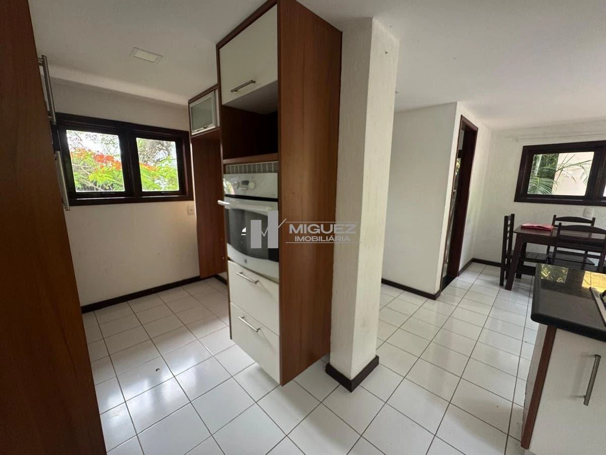 Water view in a 4-bedroom house, 340 m² — photo 6