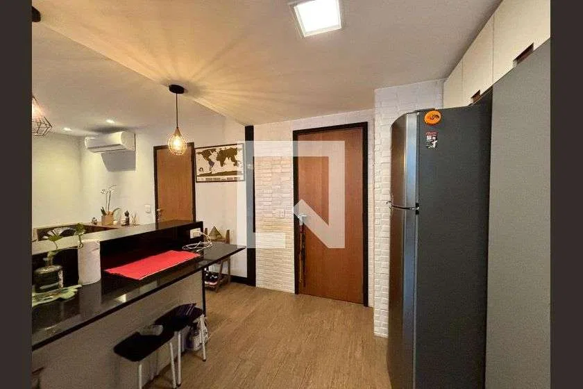 Renovated 2-bedroom apartment with city view, 85 m² — photo 14