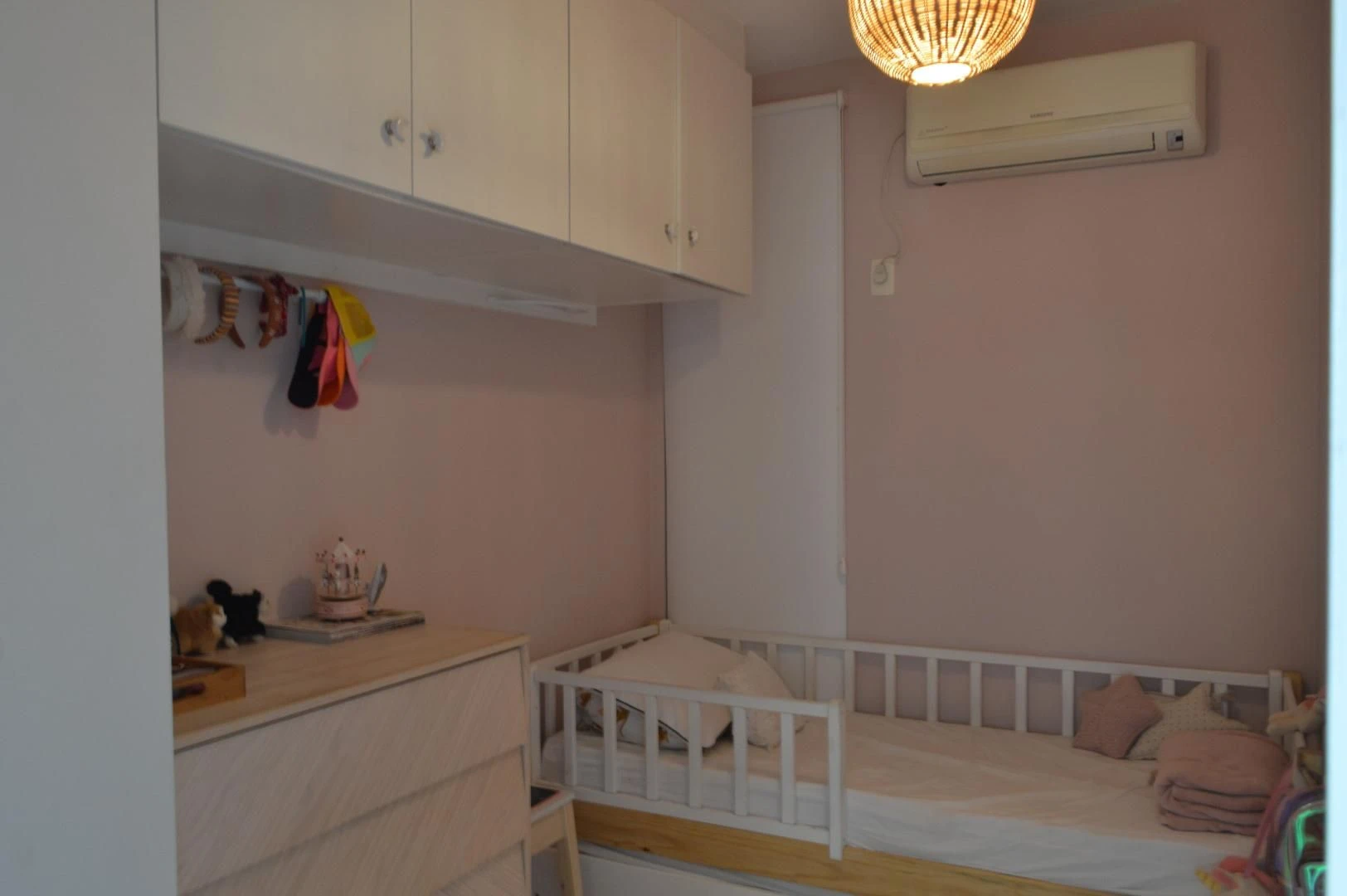 Glass-enclosed balcony in a 3-bedroom apartment, 85 m² — photo 40