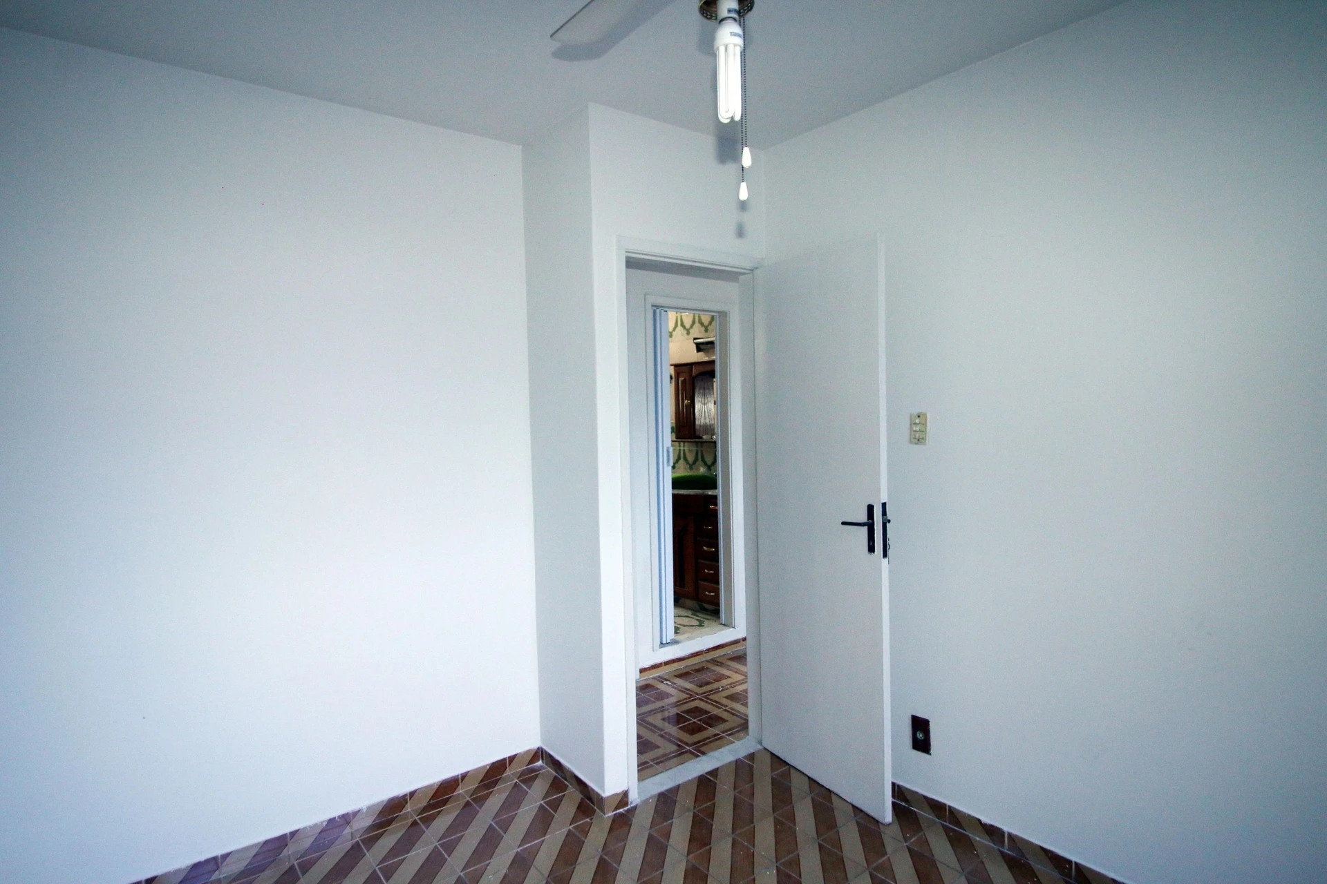 2-bedroom apartment in a building with a gym — photo 30