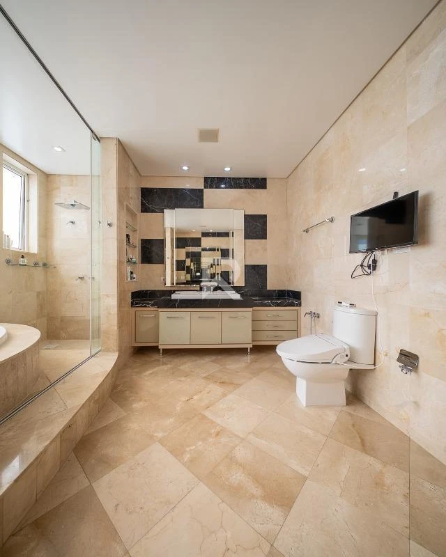 344 m² apartment with floor-to-ceiling windows and a bathtub — photo 6