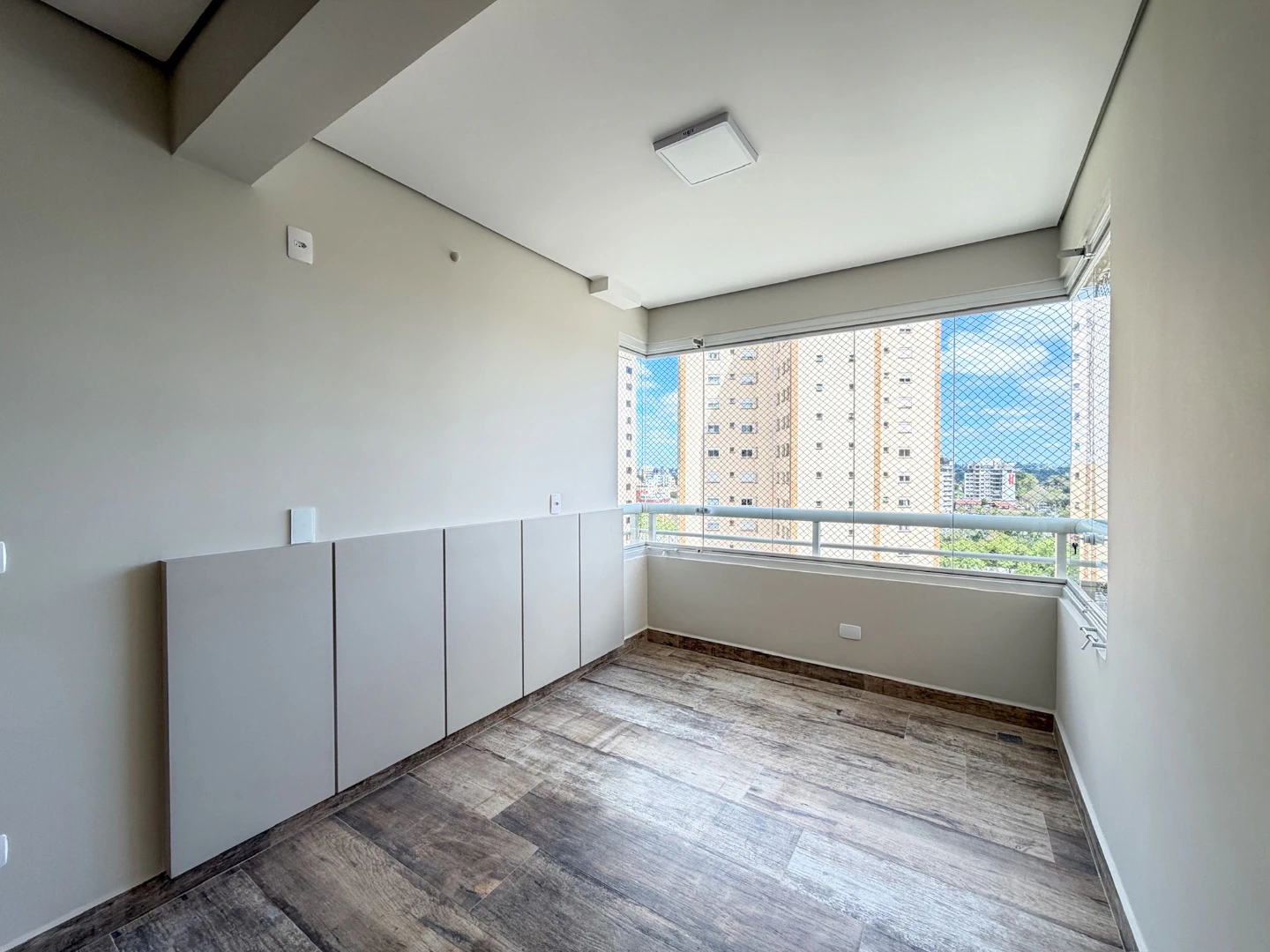 Floor-to-ceiling windows in a 3-bedroom apartment, 106 m² — photo 5