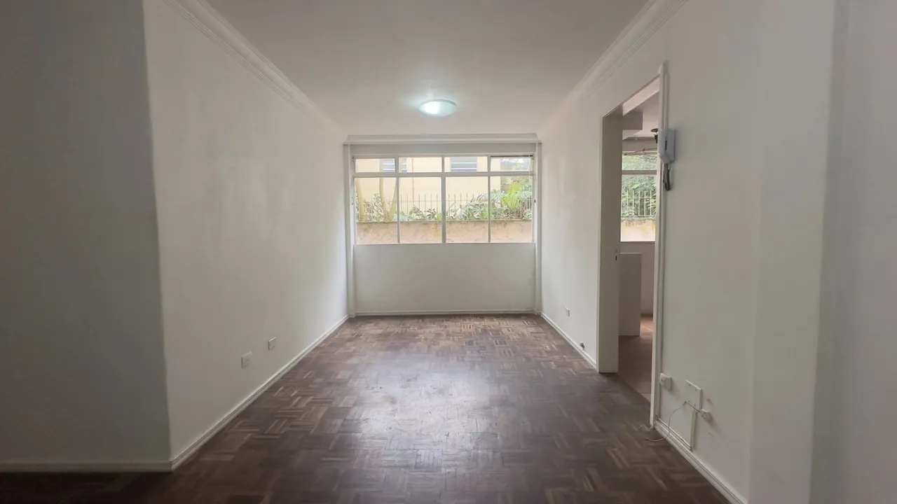 2-bedroom apartment with a glass shower enclosure — photo 3