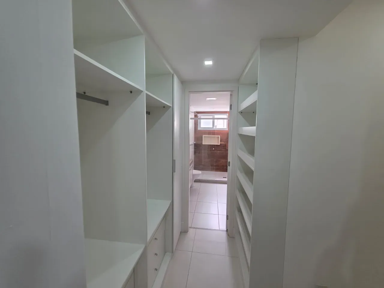 Furnished apartment, 174 m², with a grill on the balcony — photo 9