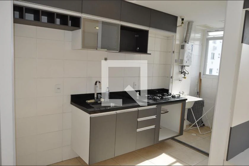 2-bedroom apartment with wood or laminate floors — photo 5