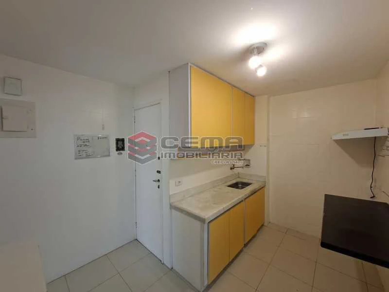 3-bedroom apartment with a separate closed kitchen — photo 9