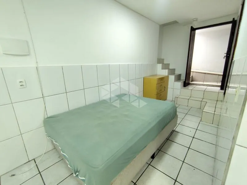 Unfurnished 35 m² studio with a gas stove — photo 4