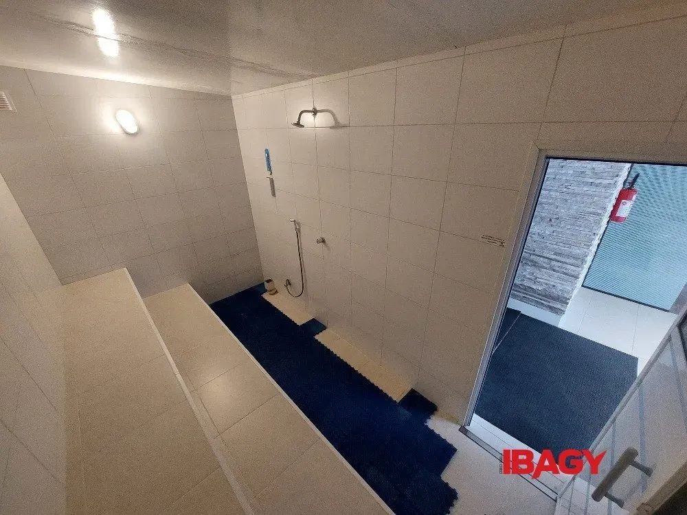 Меблированная 2-комнатная квартира с ванной и 2 местами — photo 20