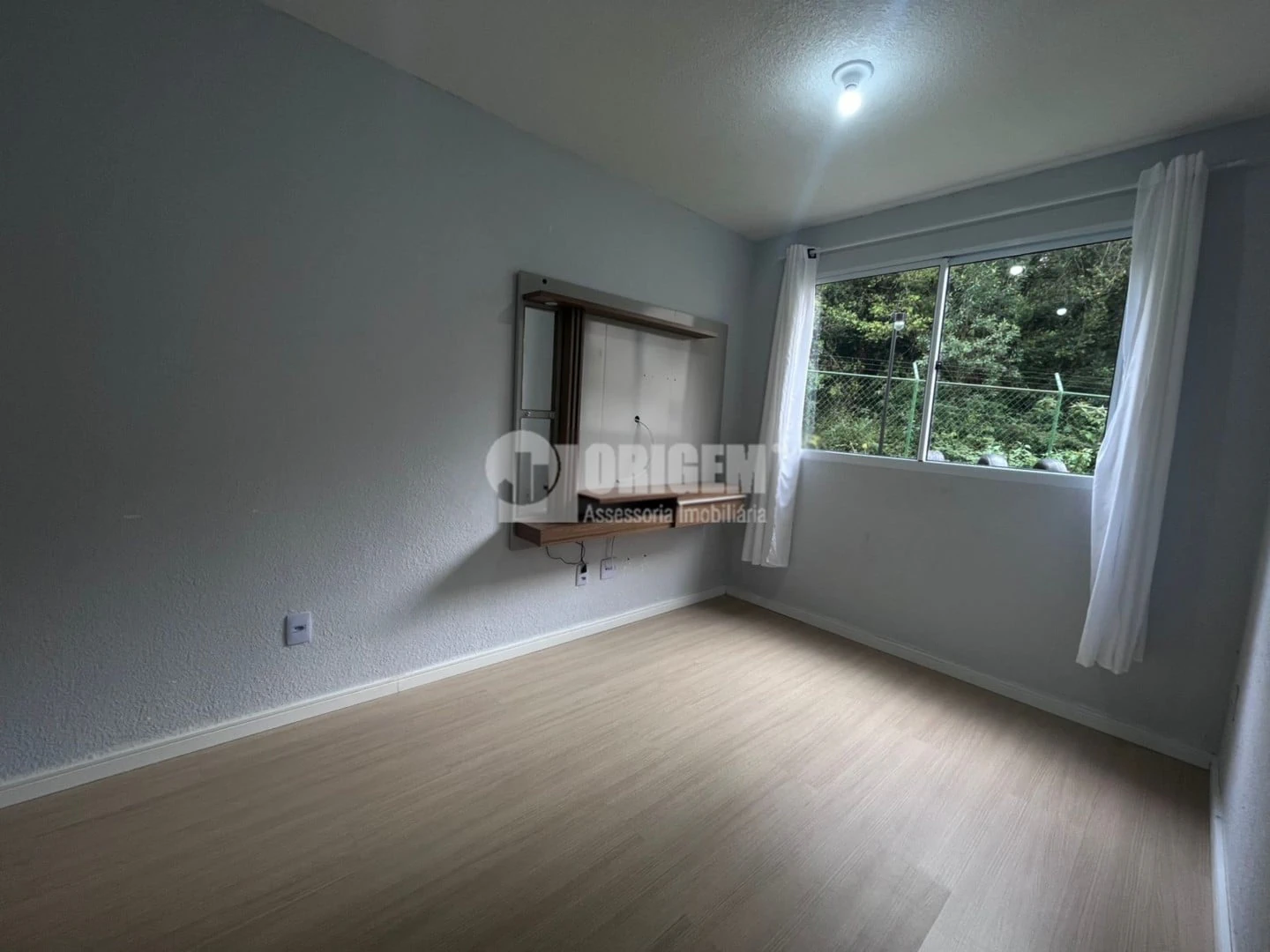 2-bedroom apartment with wood or laminate floors — photo 3
