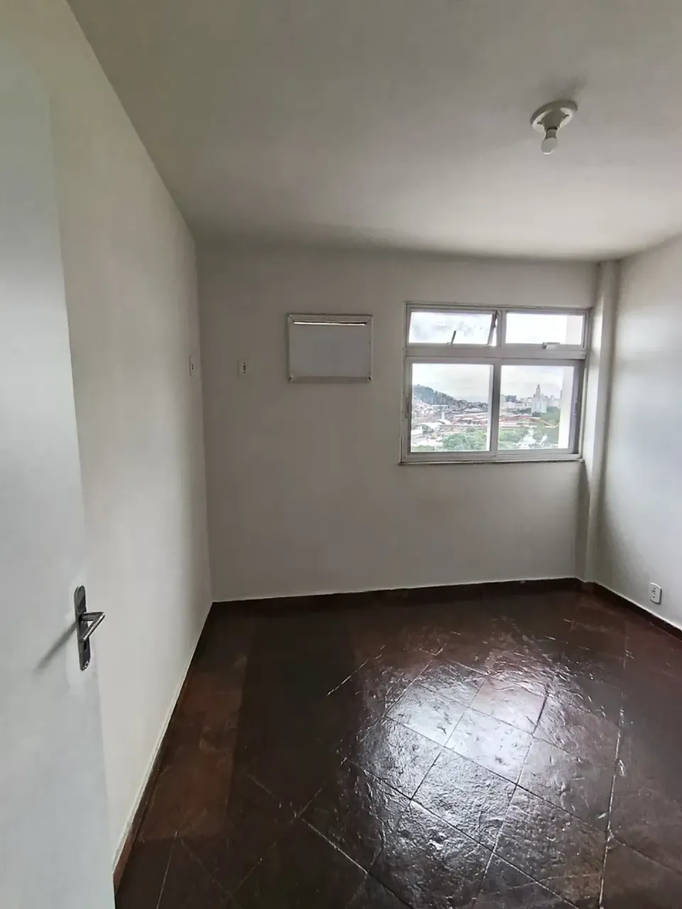 Unfurnished 3-bedroom apartment with 2 bathrooms — photo 15