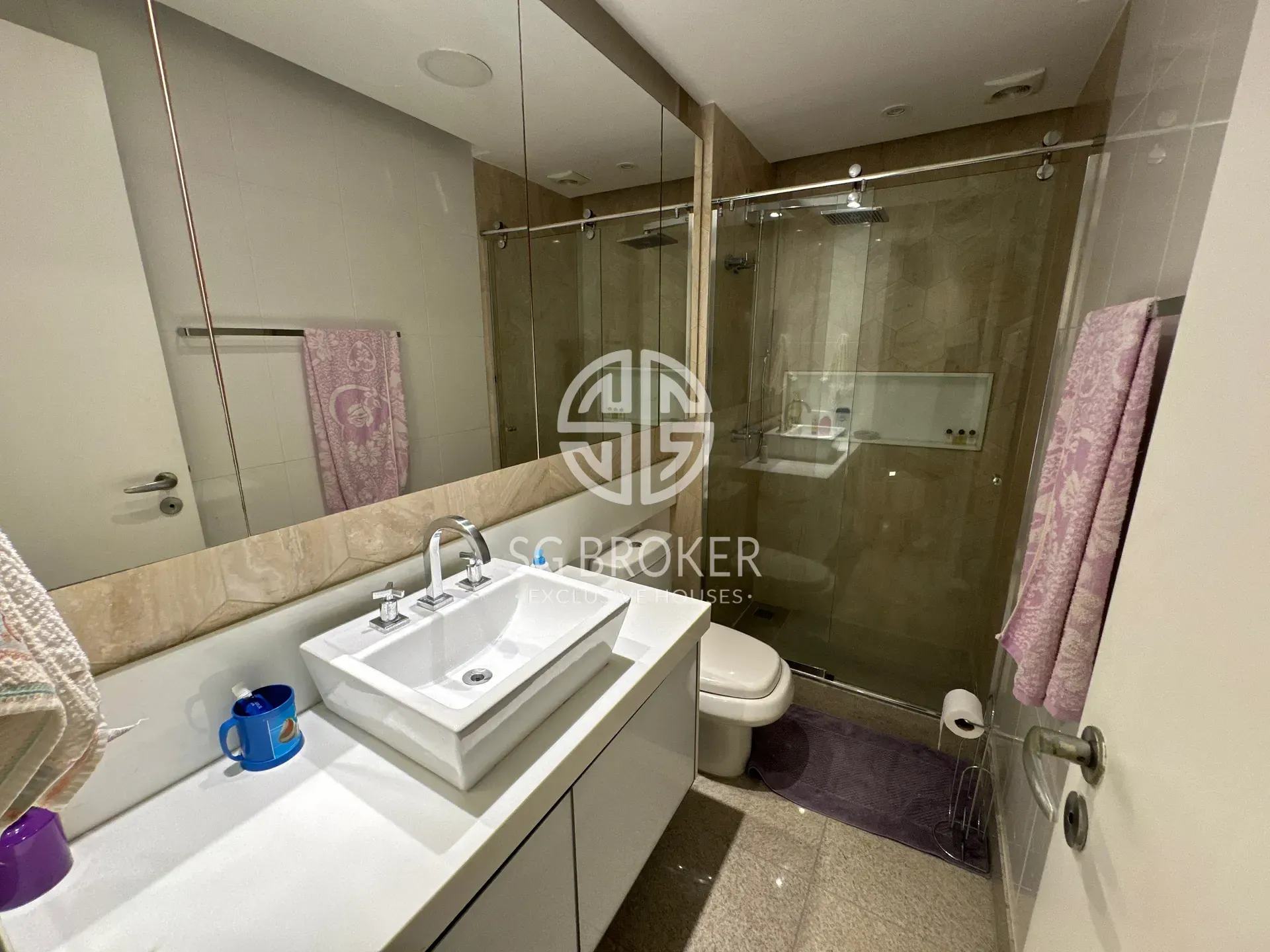 Furnished apartment with open-plan kitchen and 4 bedrooms — photo 31