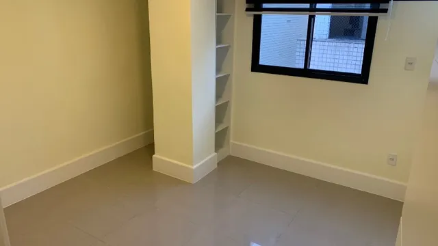Walk-in closet in a 4-bedroom apartment, 370 m² — photo 12