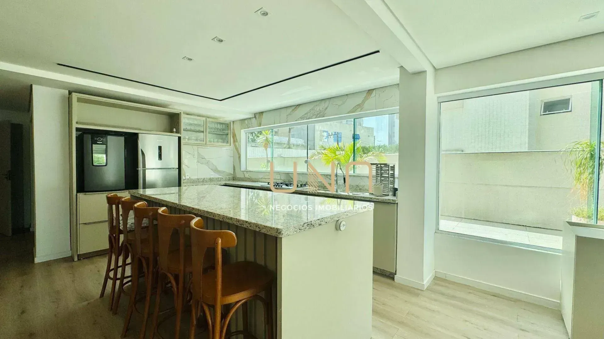 Cobertura mobiliada com 4 suítes e 5 banheiros, 415 m² — photo 18