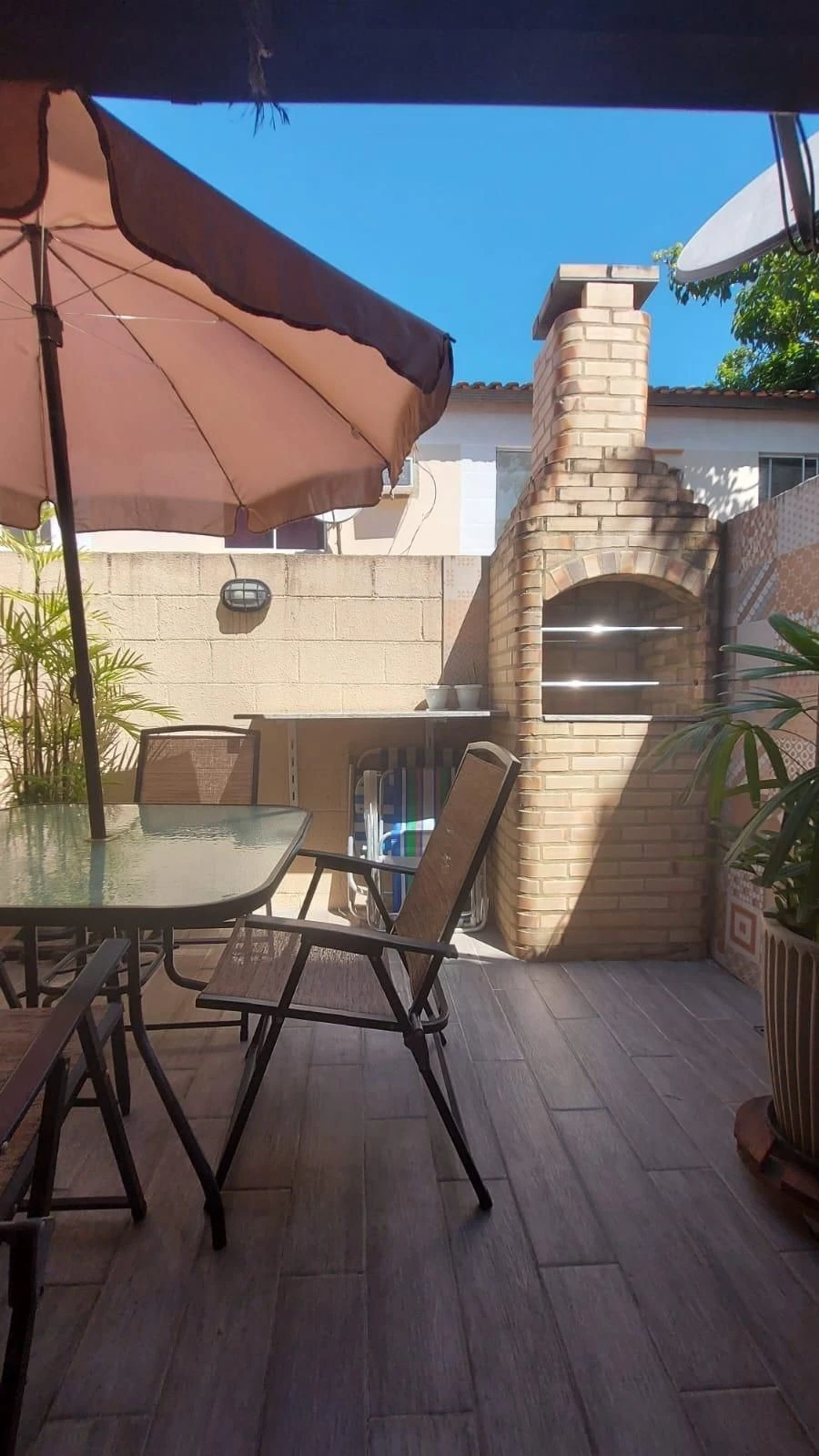 Balcony with a grill in a 2-bedroom house, 52 m² — photo 10