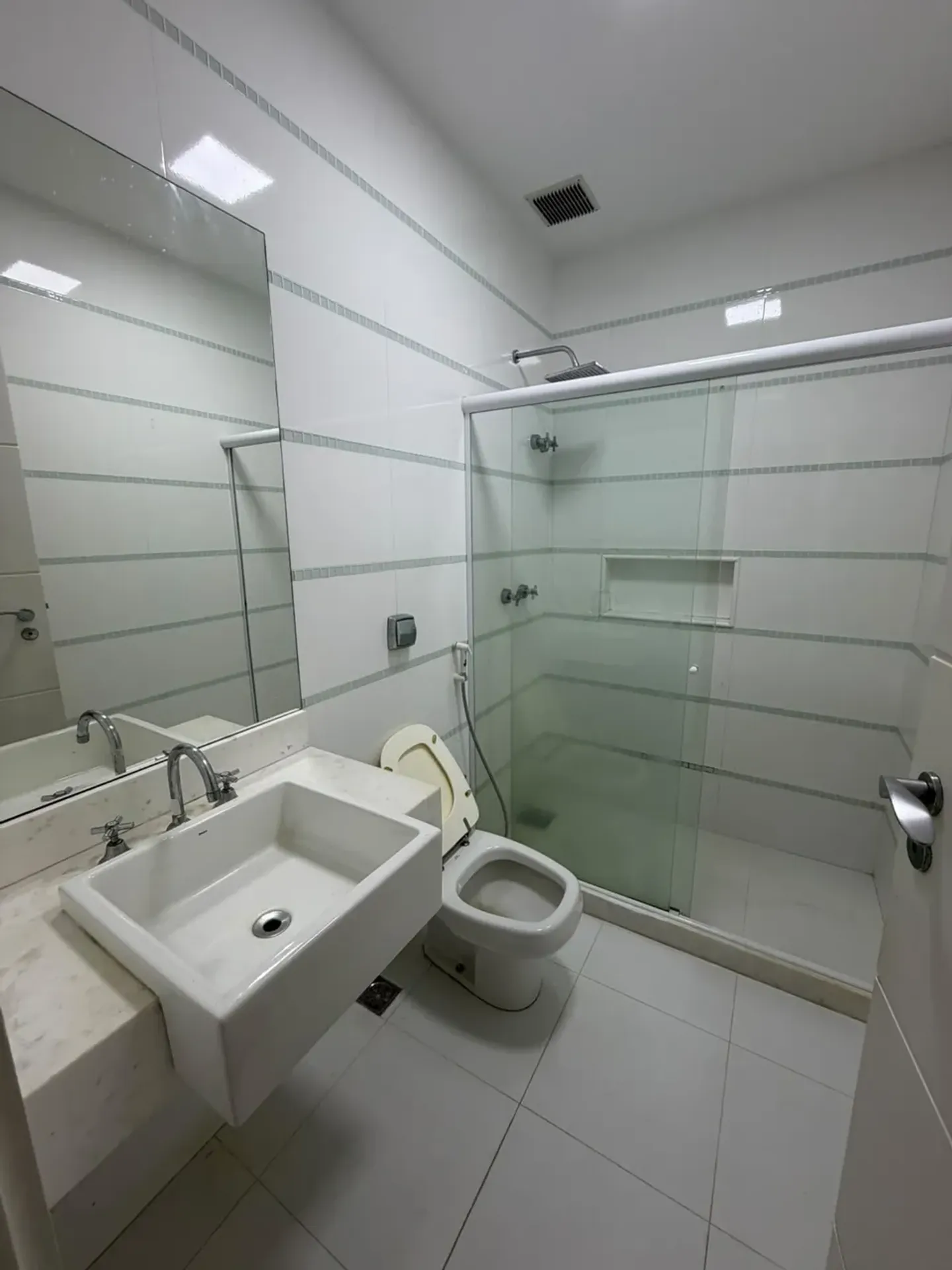 700 m² house with a garden and a bathtub — photo 14