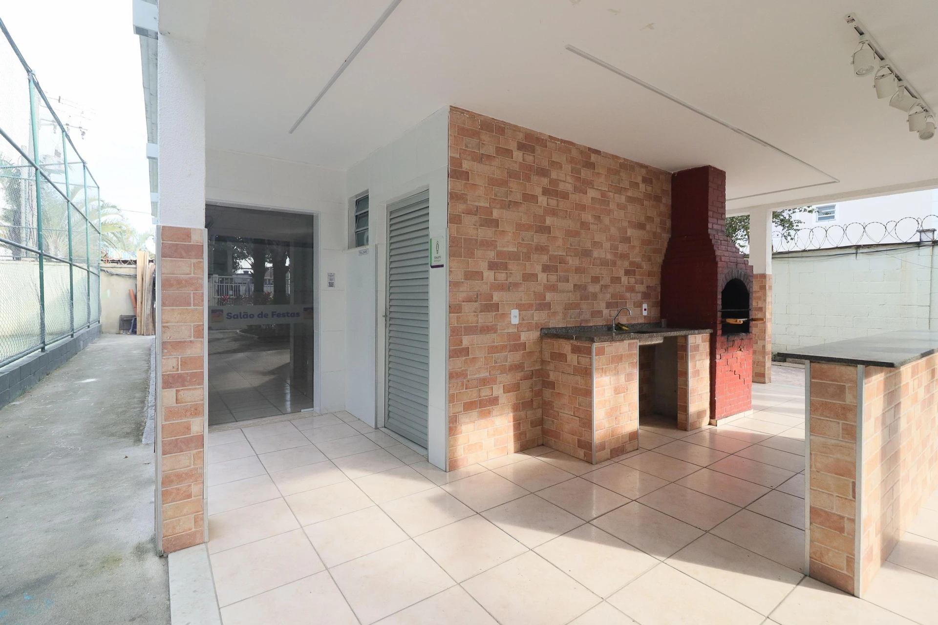 2-bedroom apartment in a building with a gym — photo 39
