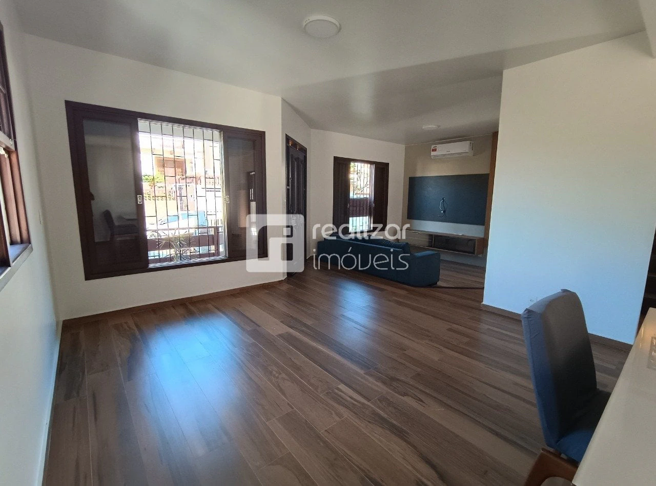 4-bedroom house with a mountain view in Florianópolis