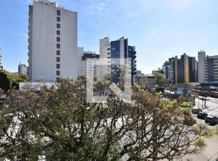 Furnished 1-bedroom apartment with glassed-in balcony — photo 3
