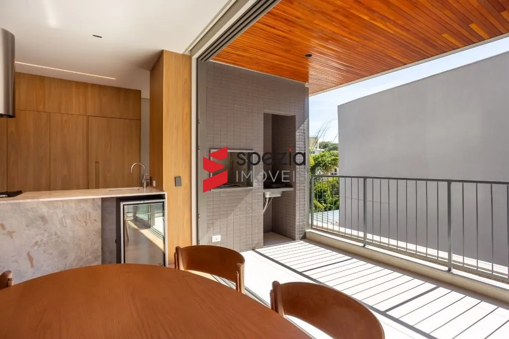 3-bedroom apartment with a grill on the balcony in Curitiba — photo 5