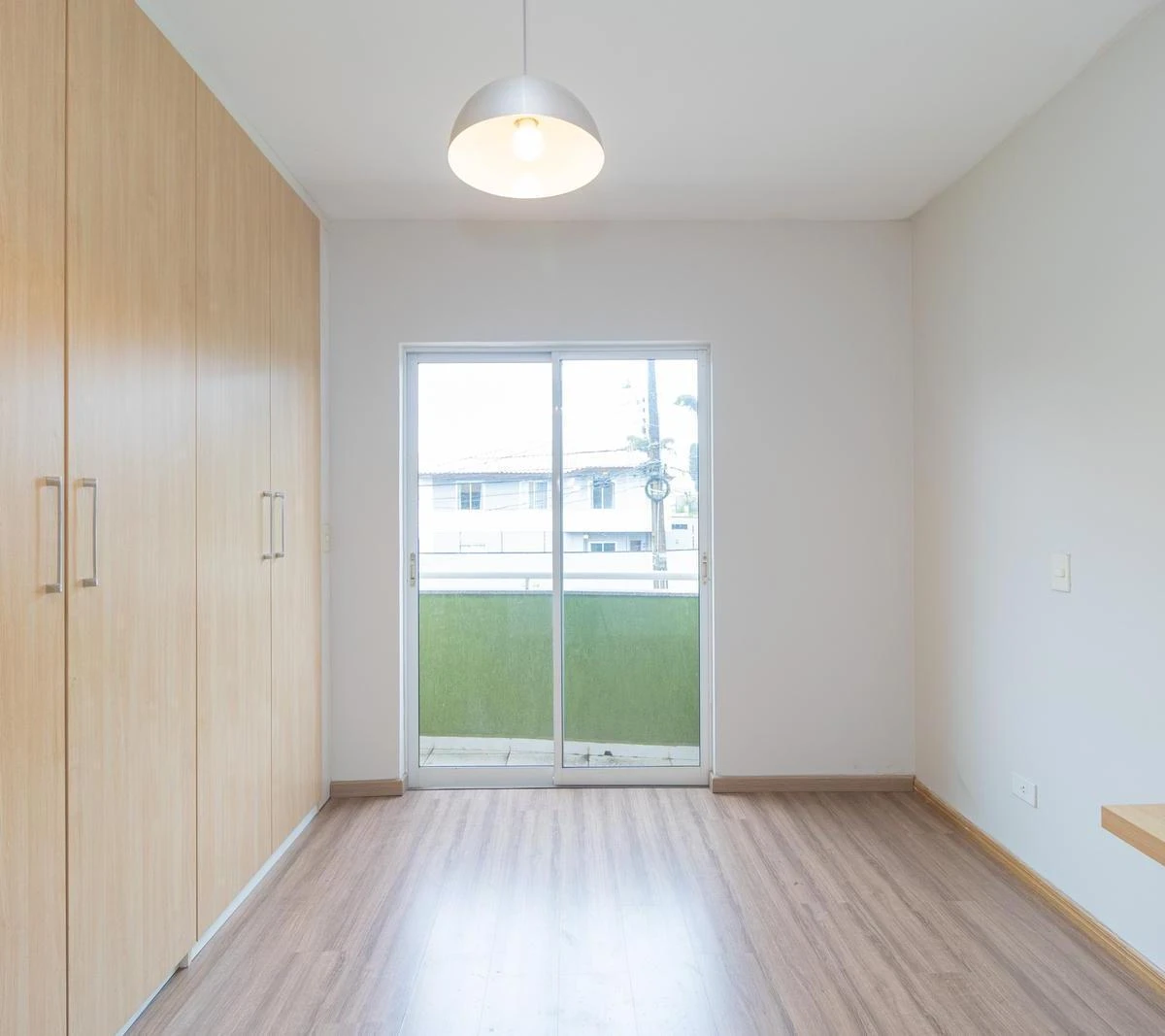 180 m² house with a home office and a bathtub — photo 13