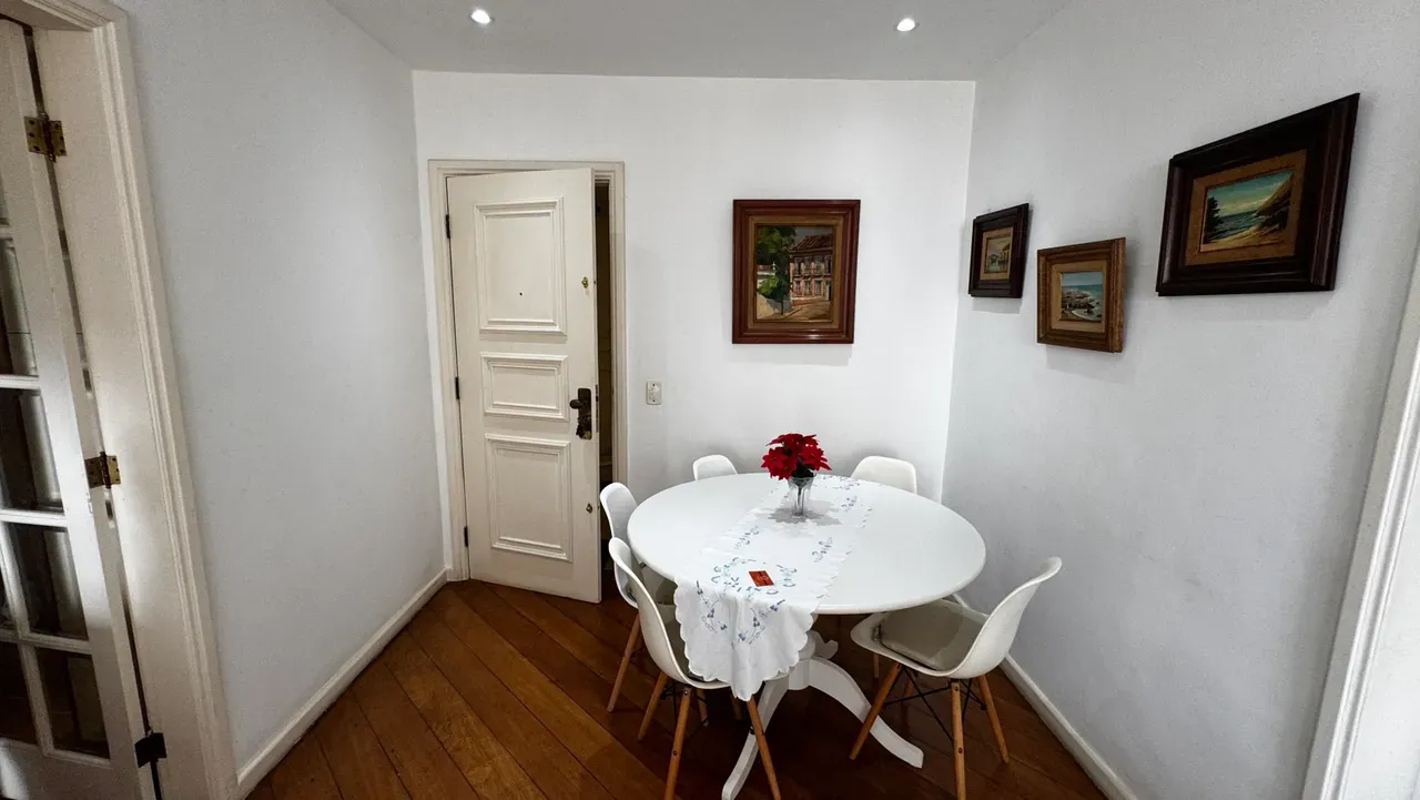 Furnished apartment, 88 m², with a glass-enclosed balcony — photo 9
