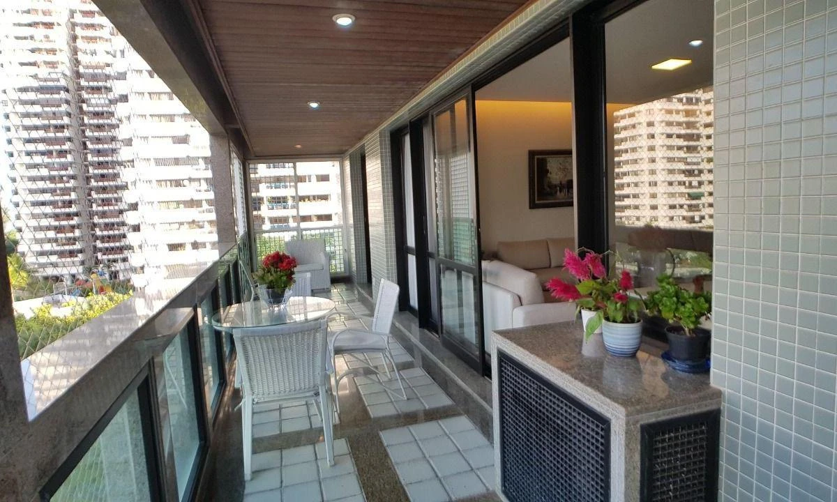 Furnished 201 m² apartment with 4 bedrooms and 3 parking — photo 9