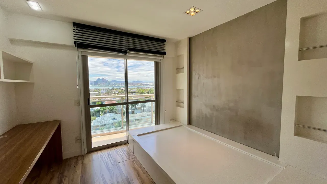 Rental apartment with 4 bedrooms and enclosed balcony — photo 2