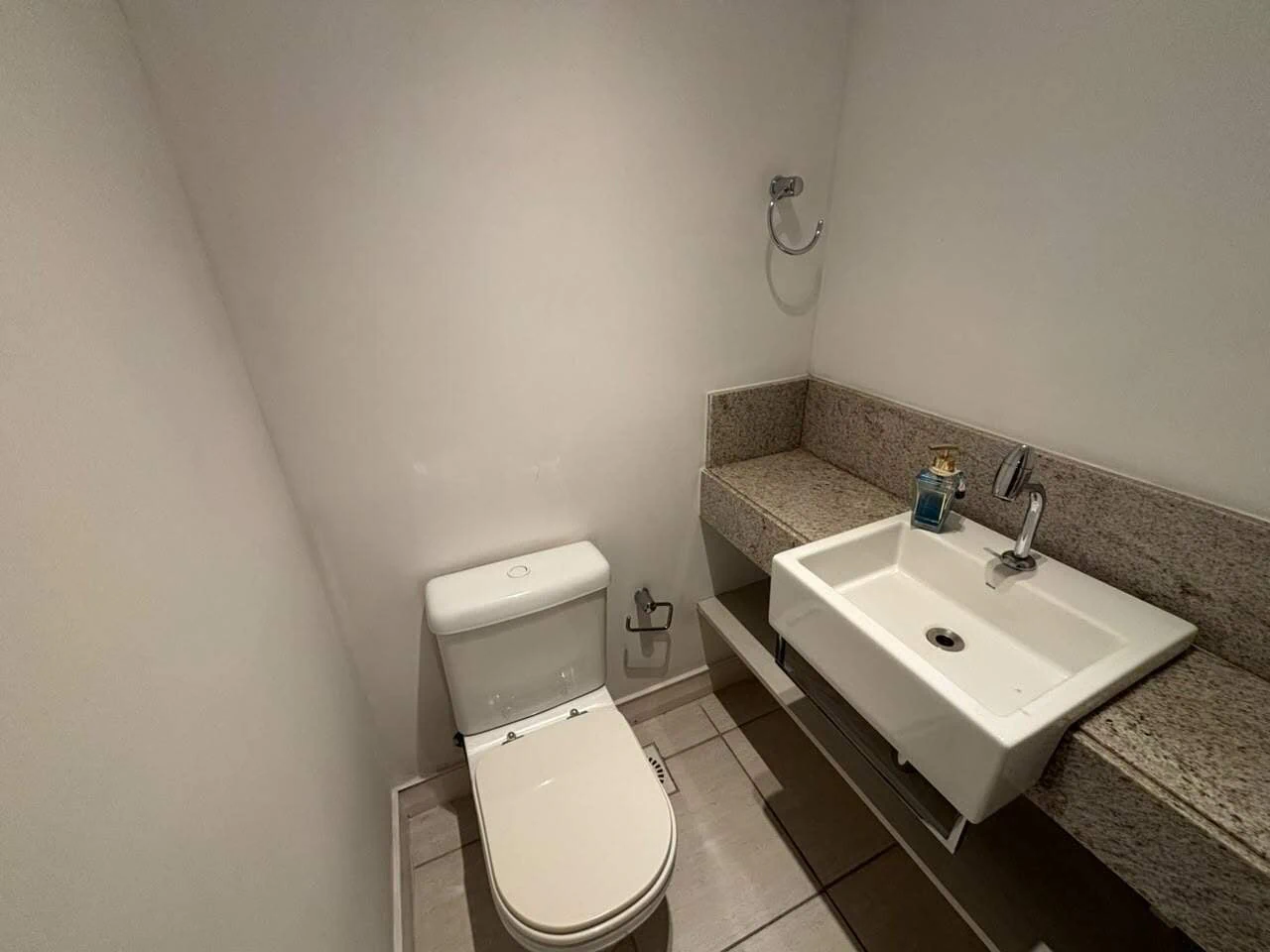 Furnished apartment, 122 m², with a glass-enclosed balcony — photo 16