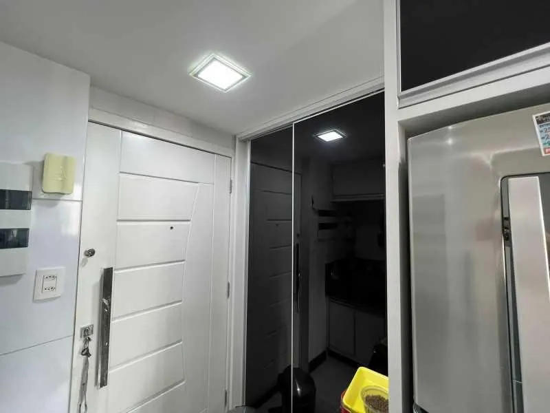 Furnished apartment with 2 bedrooms and a glass balcony — photo 11