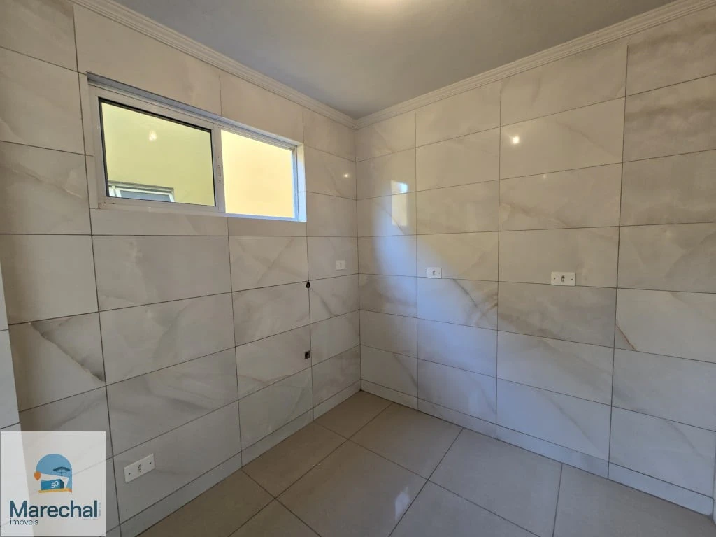 2-bedroom apartment with wood or laminate floors in Curitiba — photo 3