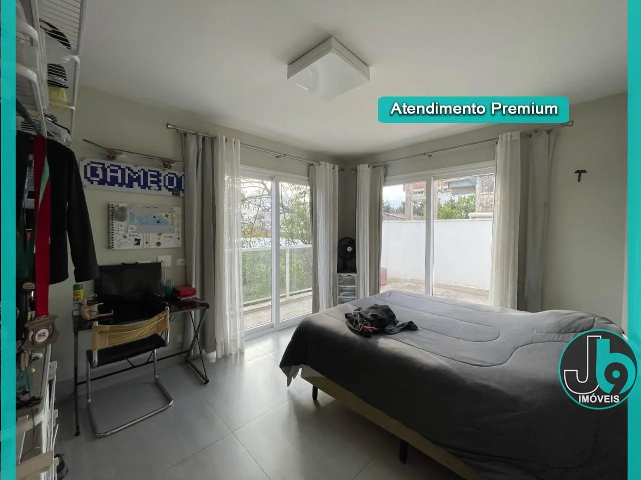 389 m² house with 4 bedrooms and an open-plan kitchen — photo 56