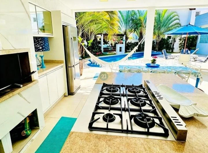 Casa mobiliada com 840 m² e cozinha aberta a gás