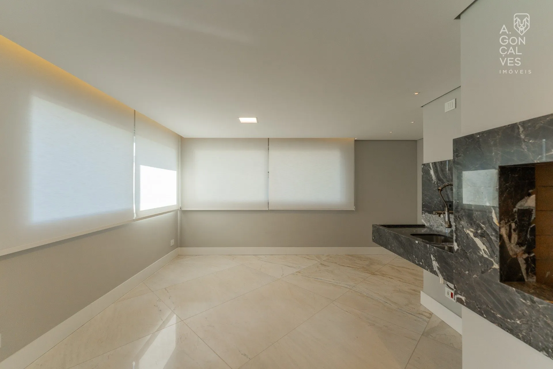 479 m² apartment with 4 bedrooms and 4 parking spaces — photo 12