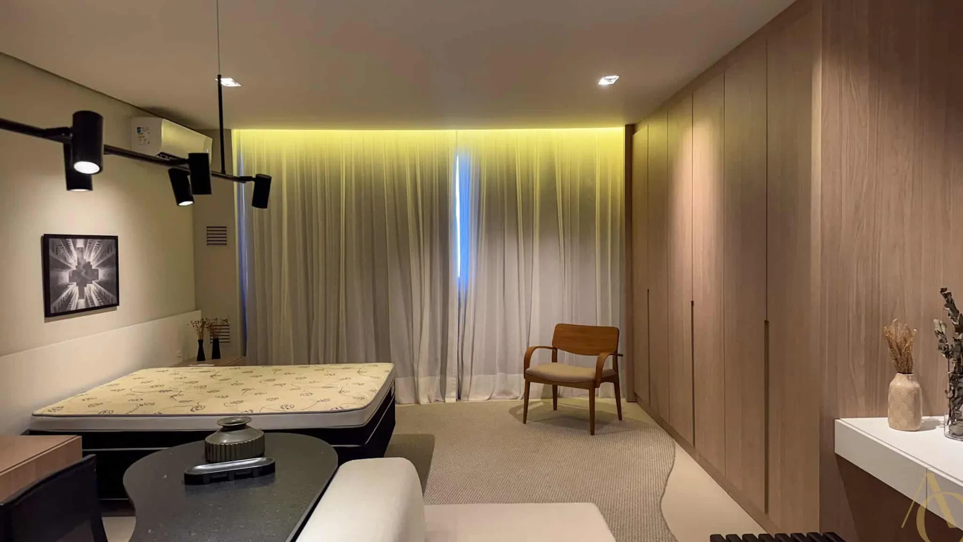 Furnished studio with integrated kitchen and 1 bathroom — photo 33