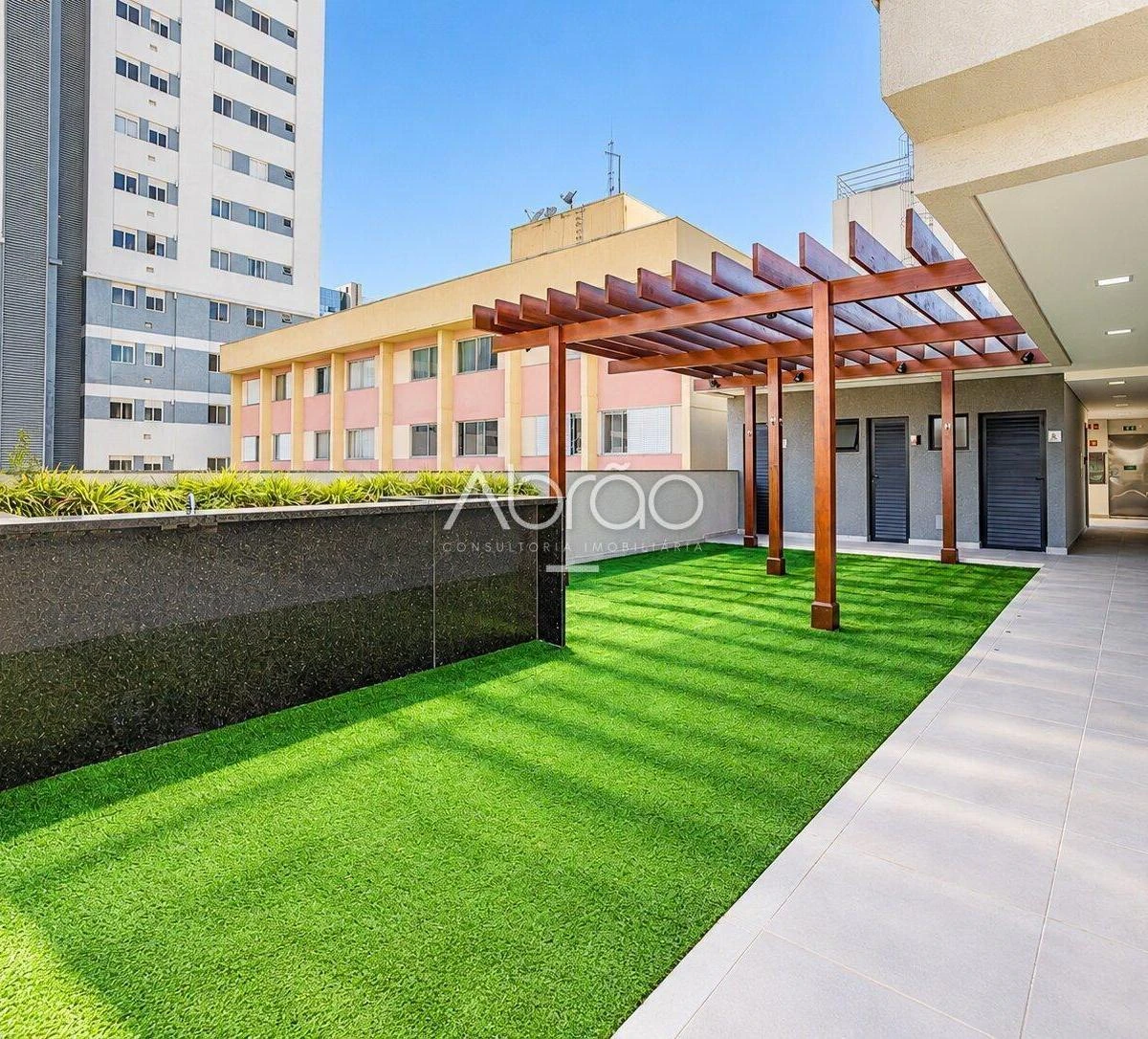 Studio mobiliado, 28 m², com janelas do piso ao teto — photo 7