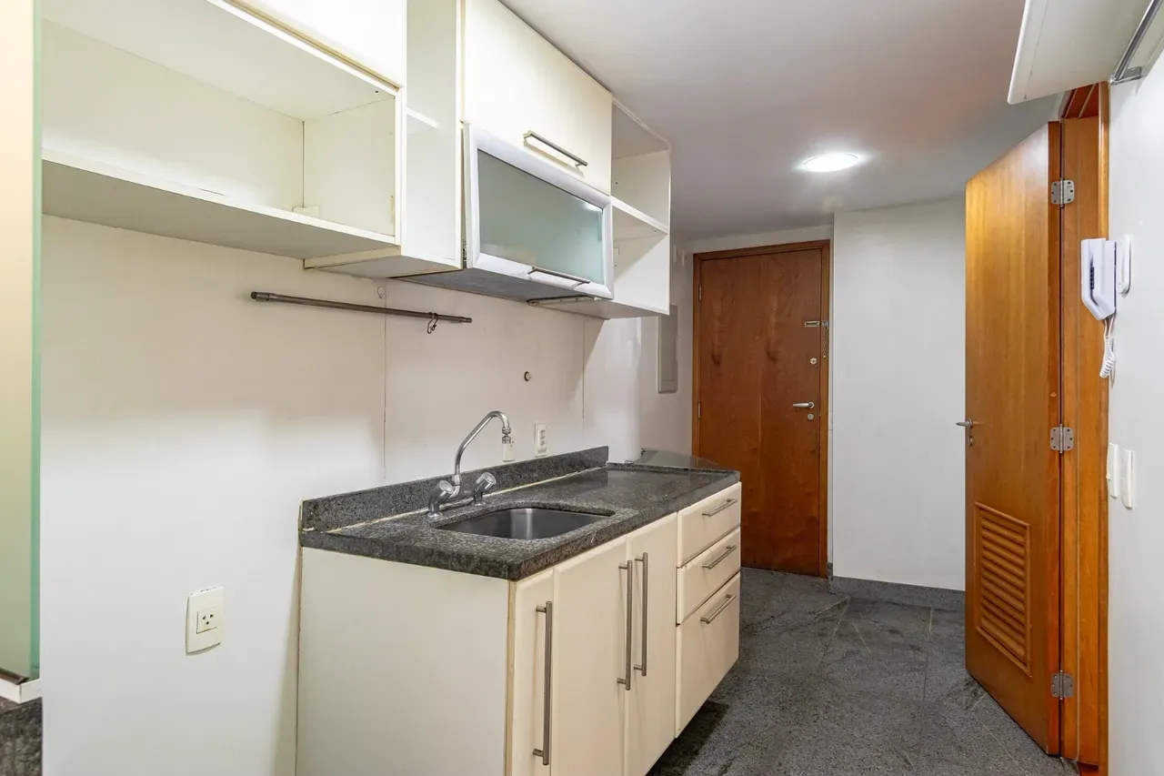 Walk-in closet in a 3-bedroom apartment, 110 m² — photo 2