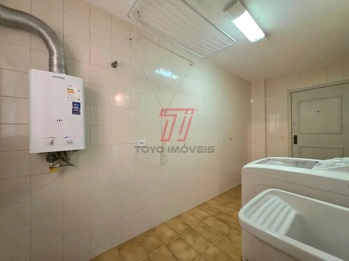 3-bedroom apartment with a bathtub in Curitiba — photo 9