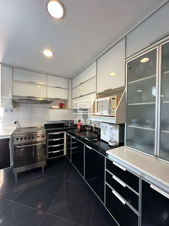 Furnished 2-bedroom apartment with balcony — photo 19