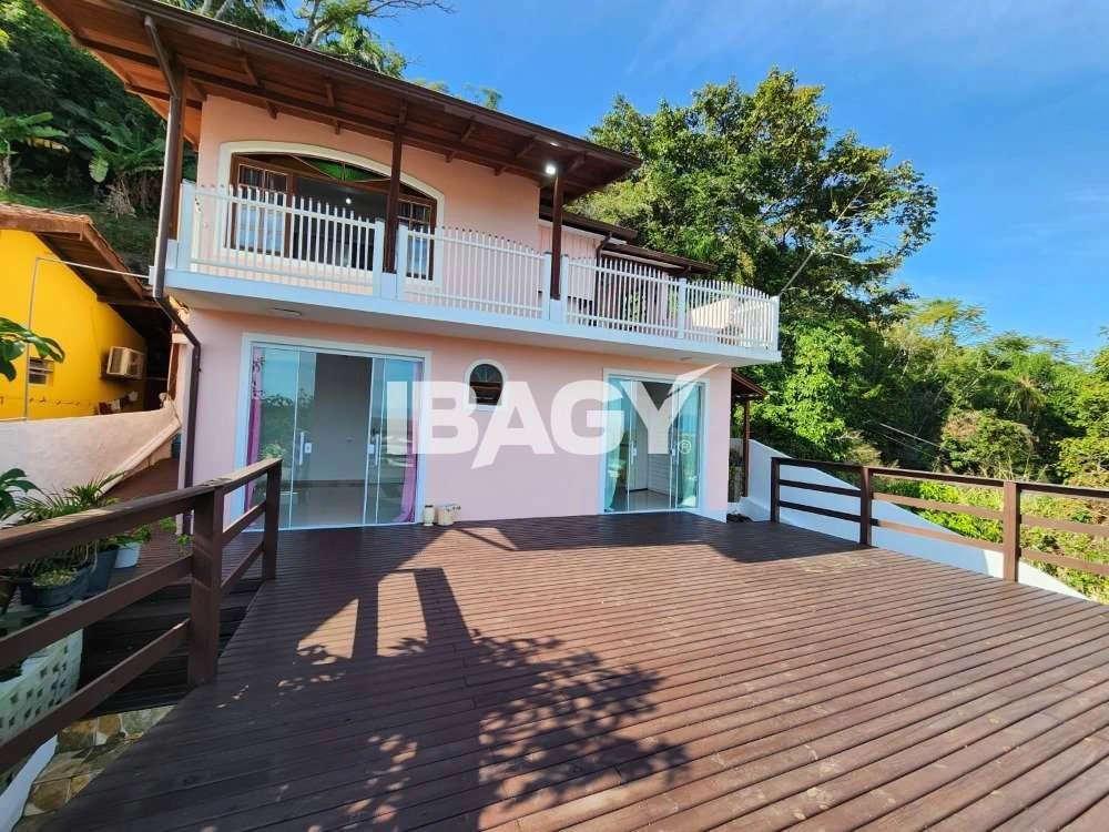 House with 4 bedrooms (1 en-suite) and 630 m² — photo 4