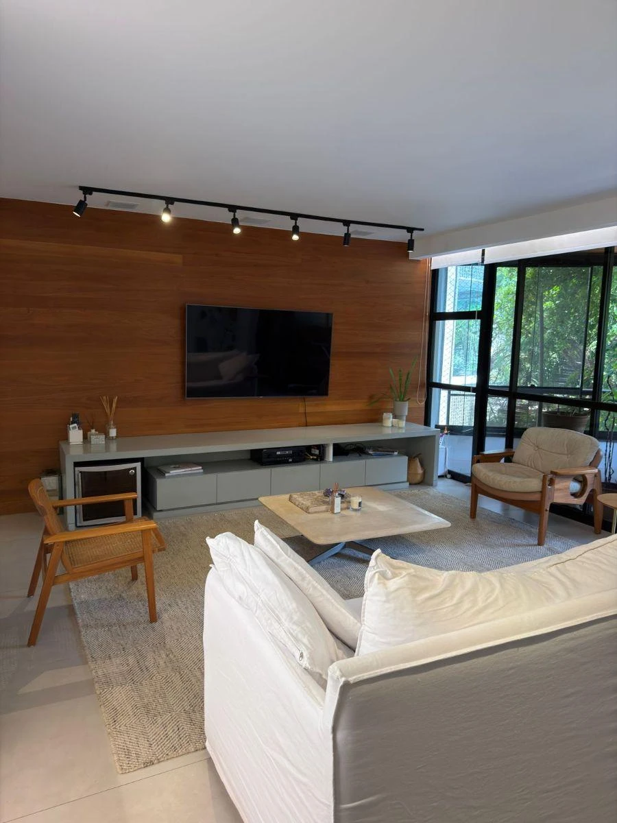 Furnished 160 m² apartment with 3 bedrooms and a glass balcony — photo 5