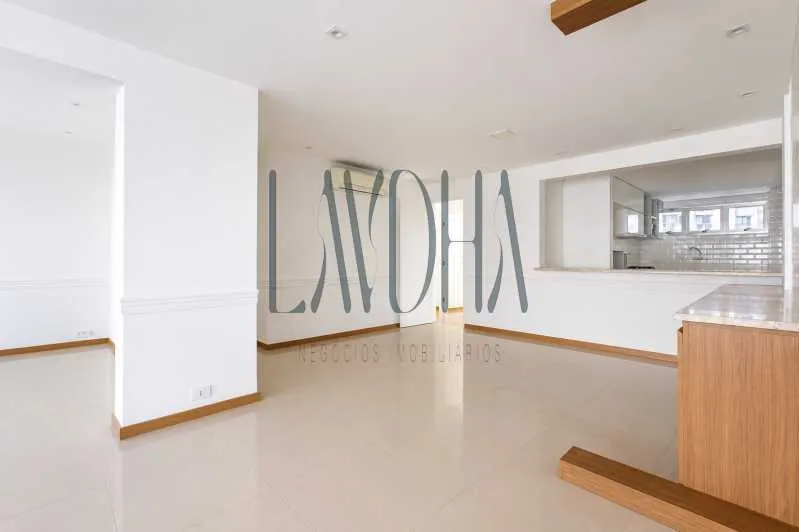 Duplex top-floor apartment with enclosed balcony — photo 11