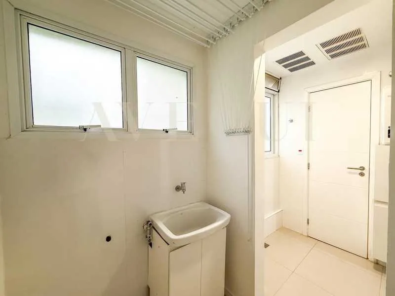 Furnished apartment, 136 m², with a glass-enclosed balcony — photo 26