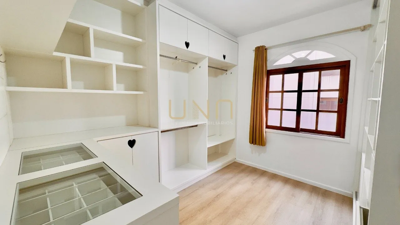 Vestidor y 2 dormitorios: departamento de 77 m² — photo 7