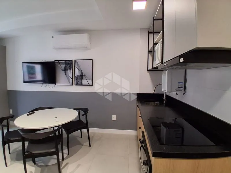 1 quarto e janelas do piso ao teto: apartamento de 45 m² — photo 3