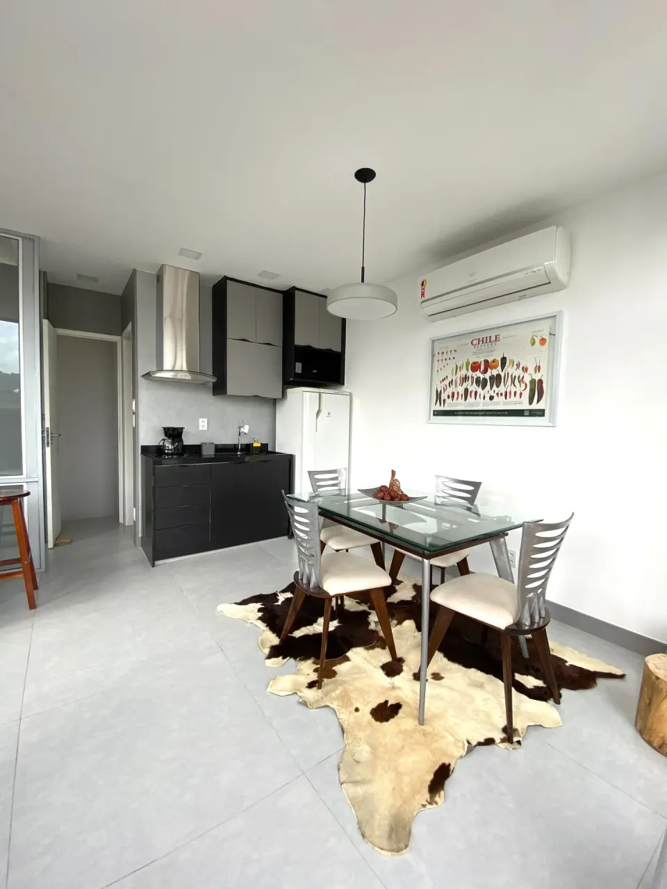 Furnished 2-bedroom apartment with open-plan kitchen — photo 7