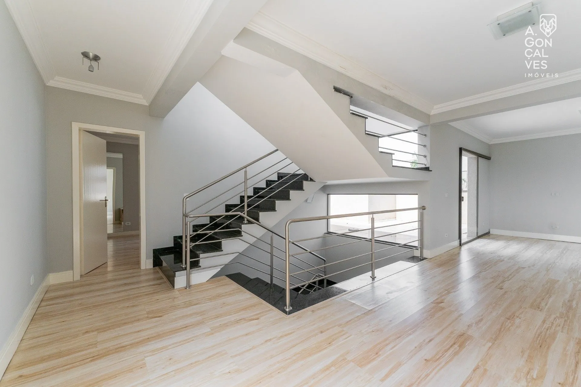 Condominium house with 5 bedrooms, 1 suite and 4 parking spots — photo 23