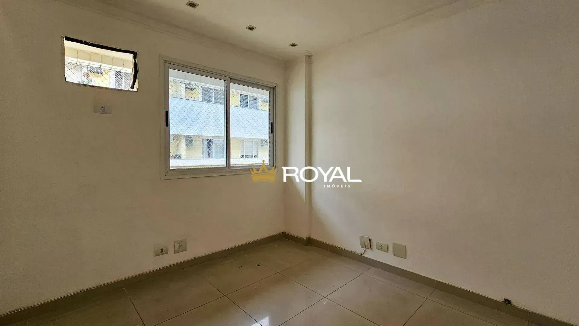 2-bedroom apartment with a glass-enclosed balcony — photo 12