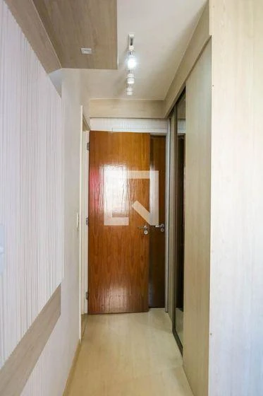2-bedroom apartment in a building with a gym — photo 7