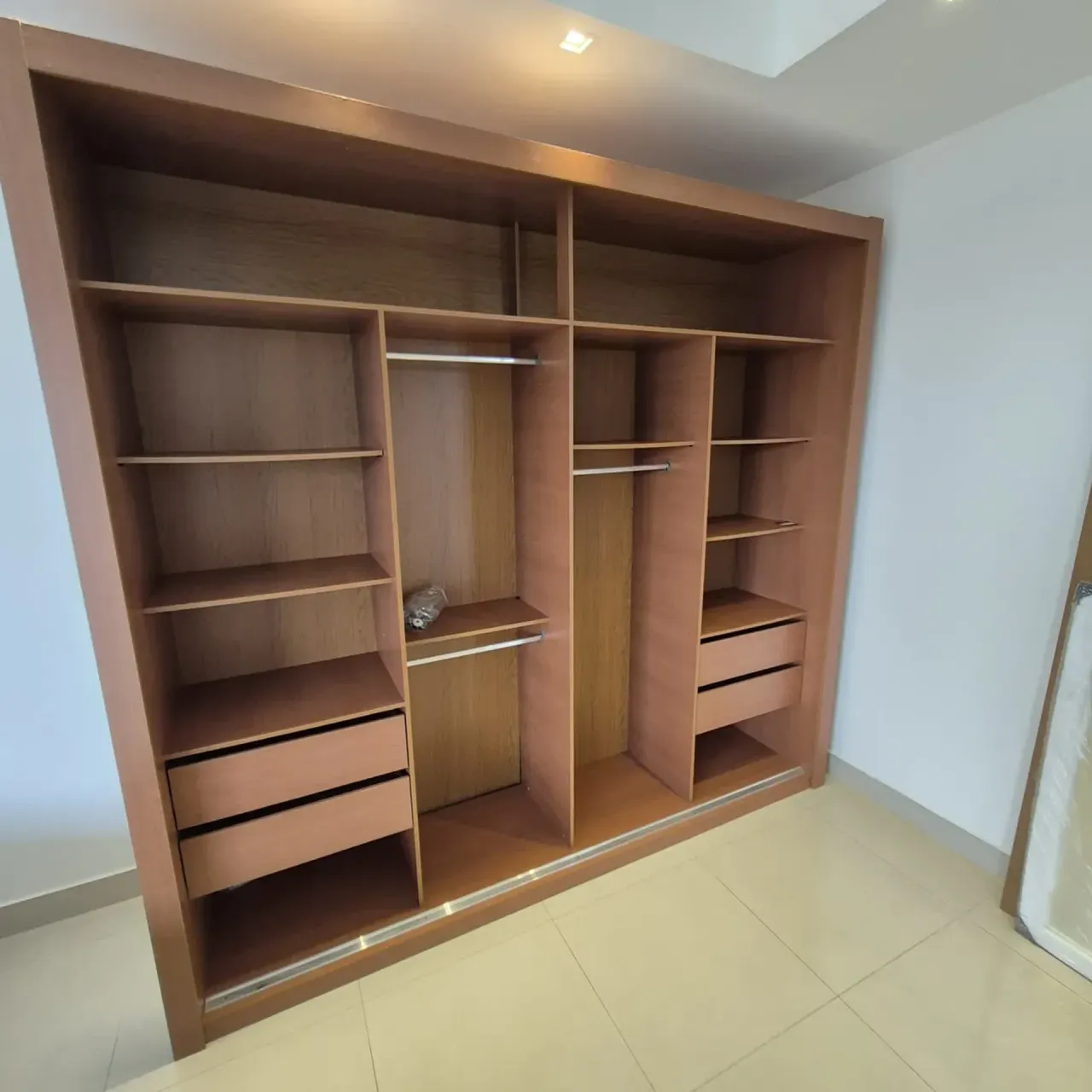 Furnished 1-bedroom apartment with open-plan kitchen — photo 20