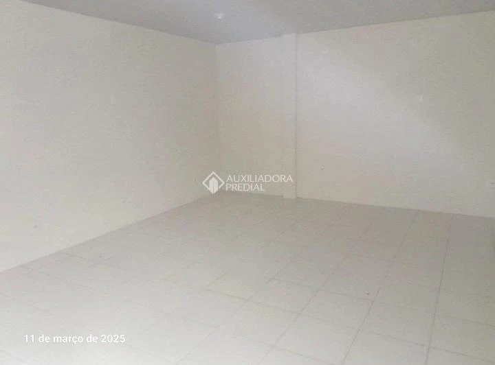 House with 2 bedrooms and a service area with a sink — photo 2